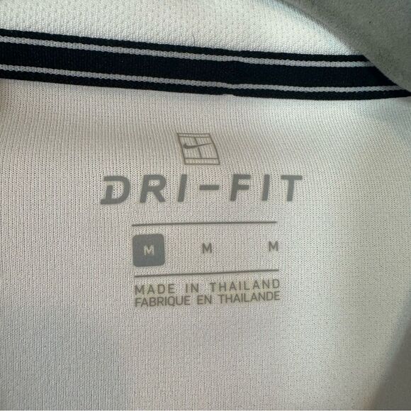 Nike Navy and White Short Sleeve Tees - Picture 2 of 11